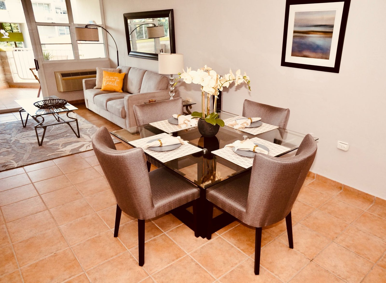 Cozy dining area at Rainforest Beach Condo